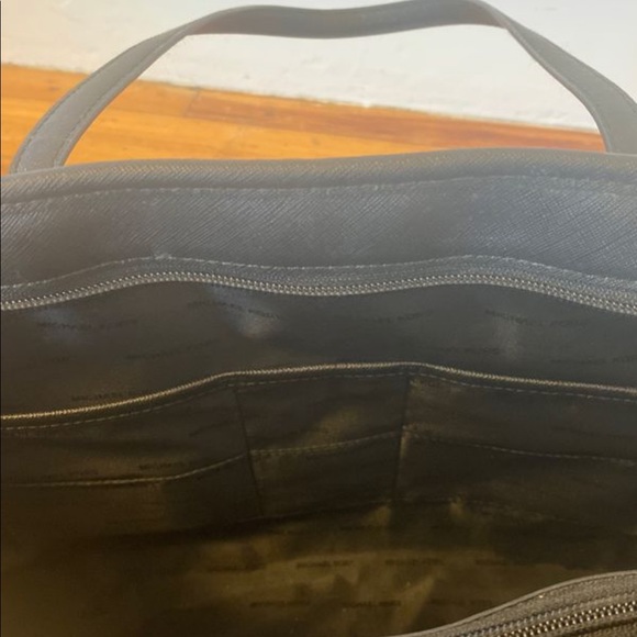 Michael Kors Jet Set Tote Bag - Picture 9 of 9